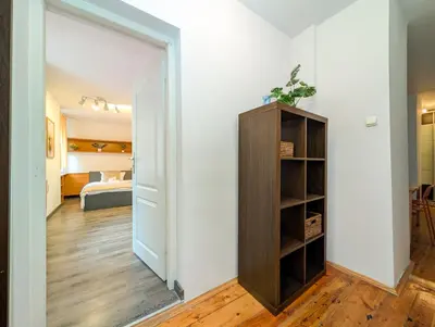 Łóżko lub łóżka w pokoju w obiekcie Rynek Wrocław 3-Bedroom Apartment by BookingHost