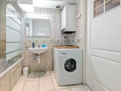 Łazienka w obiekcie Rynek Wrocław 3-Bedroom Apartment by BookingHost