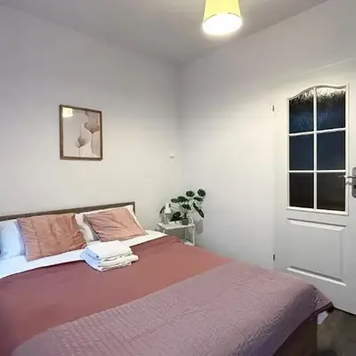 Rynek Wrocław 3-Bedroom Apartment by BookingHost