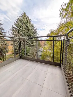 Balkon lub taras w obiekcie Krzywoustego City Comfort Apartment by BookingHost