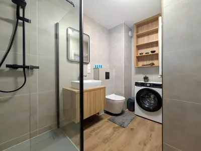 Łazienka w obiekcie Reymonta Deluxe Apartment by BookingHost