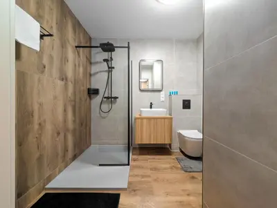 Łazienka w obiekcie Reymonta Deluxe Apartment by BookingHost