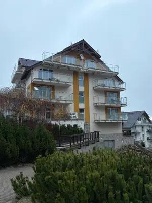 Budynek, w którym mieści się apartament