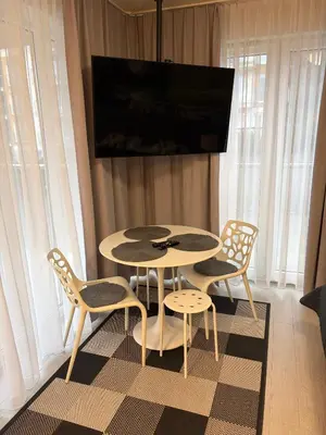 Telewizja i/lub zestaw kina domowego w obiekcie RESTO Apartament - Czarna Góra STUBAI