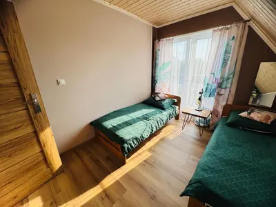 Łóżko lub łóżka w pokoju w obiekcie Zajazd Jędruś - Domki Całoroczne - BRĄZOWY