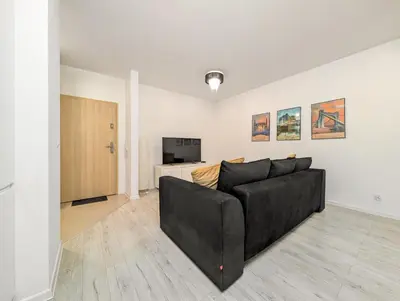 Telewizja i/lub zestaw kina domowego w obiekcie Tarnogaj Superior Apartment with Garden by BookingHost