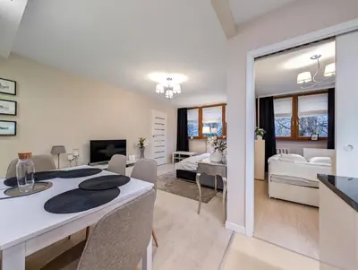 Telewizja i/lub zestaw kina domowego w obiekcie Drukarska Serenity Apartment by BookingHost
