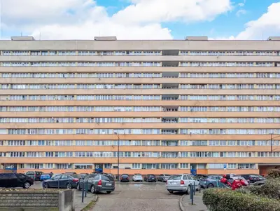 Budynek, w którym mieści się apartament