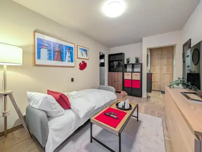 Kuchnia lub aneks kuchenny w obiekcie Wrocław Urban Elegance Apartment by BookingHost