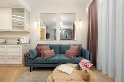 Część wypoczynkowa w obiekcie Stylish Studio in Wrocław with Air Conditioning, Close to the Market Square by Renters Prestige