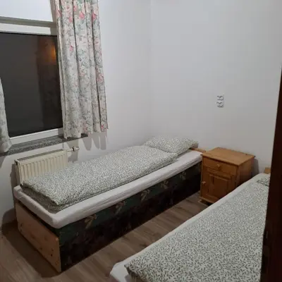Łóżko lub łóżka w pokoju w obiekcie Szafirowy Pensjonat Pracowniczy