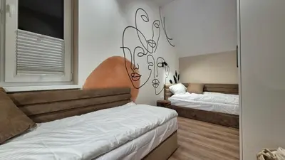 Łóżko lub łóżka w pokoju w obiekcie Black Hill Pod Zieleńcem Apartament BOHO Nr6 z Sauną