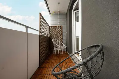 Balkon lub taras w obiekcie Bright Two Bedroom Apartment in Wrocław with Air Conditioning and Parking by Noclegi Renters