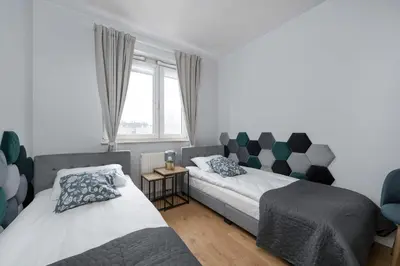 Łóżko lub łóżka w pokoju w obiekcie Bright Two Bedroom Apartment in Wrocław with Air Conditioning and Parking by Noclegi Renters