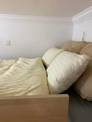 Łóżko lub łóżka w pokoju w obiekcie Pokoj z antresolą