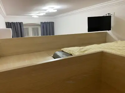 Telewizja i/lub zestaw kina domowego w obiekcie Pokoj z antresolą