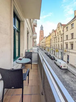 Balkon lub taras w obiekcie Rynek Wrocław Studio with Balcony by BookingHost