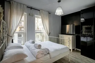 Łóżko lub łóżka w pokoju w obiekcie RentPlanet - Apartament Jedności Narodowej