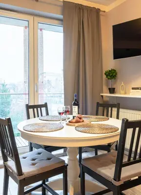 Telewizja i/lub zestaw kina domowego w obiekcie Kościuszki 83 Comfort Apartment Garage & Balcony ProperUNIT
