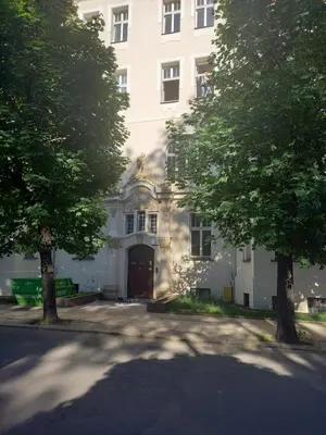 Budynek, w którym mieści się apartament