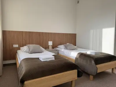 Łóżko lub łóżka w pokoju w obiekcie Pokoje Dębowa Góra