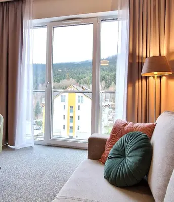 Widok na góry z tego aparthotelu