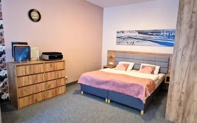 Łóżko lub łóżka w pokoju w obiekcie Vinyl & View Apartament 327 - Aparthotel Panorama - Czarna Góra