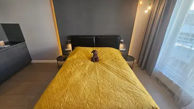 Łóżko lub łóżka w pokoju w obiekcie OVO studio od dziedzińca