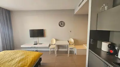 Telewizja i/lub zestaw kina domowego w obiekcie OVO studio od dziedzińca