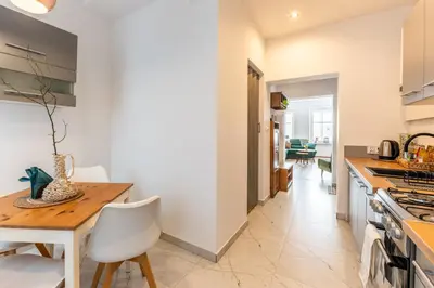 Kuchnia lub aneks kuchenny w obiekcie Kłodzki Apartament z Parkingiem - Blisko Centrum