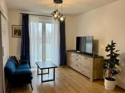 Telewizja i/lub zestaw kina domowego w obiekcie Apartament Krokus - winda, parking