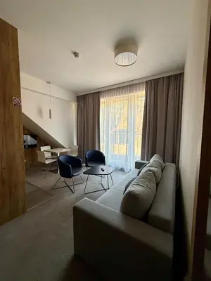 Część wypoczynkowa w obiekcie Aparthotel Apartamenty Czarna Góra 420