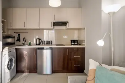Kuchnia lub aneks kuchenny w obiekcie RentPlanet - Studio Kościuszki