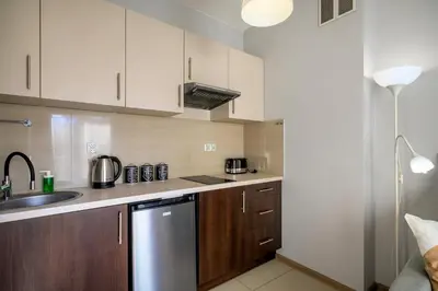 Kuchnia lub aneks kuchenny w obiekcie RentPlanet - Studio Kościuszki