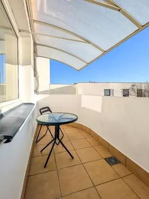 Balkon lub taras w obiekcie Prusa Central Residence Apartment by BookingHost