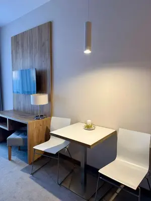 Telewizja i/lub zestaw kina domowego w obiekcie Aparthotel Apartamenty Czarna Góra 204