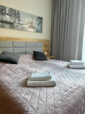Łóżko lub łóżka w pokoju w obiekcie Aparthotel Apartamenty Czarna Góra 204