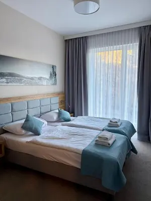 Łóżko lub łóżka w pokoju w obiekcie Aparthotel Apartamenty Czarna Góra 0101