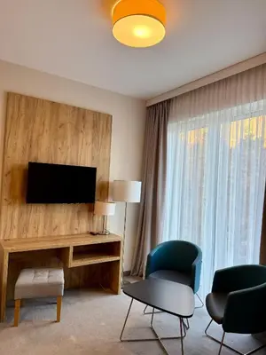 Telewizja i/lub zestaw kina domowego w obiekcie Aparthotel Apartamenty Czarna Góra 0101