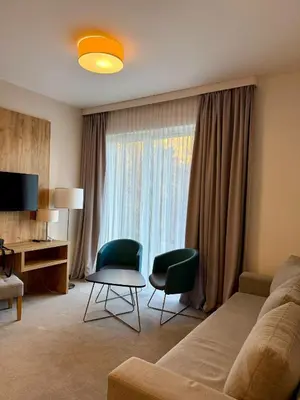 Telewizja i/lub zestaw kina domowego w obiekcie Aparthotel Apartamenty Czarna Góra 0101