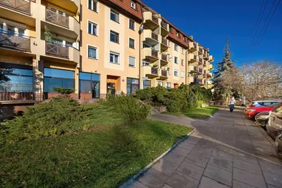 Budynek, w którym mieści się apartament