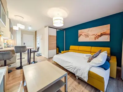 Łóżko lub łóżka w pokoju w obiekcie Traugutta Stylish Studio FREE Parking by BookingHost