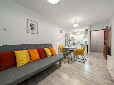 Część wypoczynkowa w obiekcie Powstańców Śląskich Homely Apartment by BookingHost