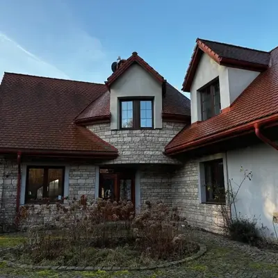 Nowoczesny dom w górach z widokiem na naturę