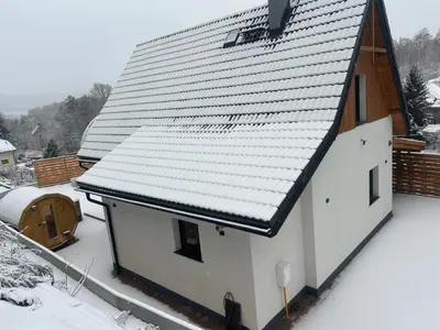 Obiekt Apartamenty Słowianka-Chatka pod lasem zimą