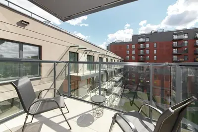 Balkon lub taras w obiekcie Kawalerka z balkonem na Sylwestra w super lokalizacji
