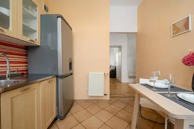 Kuchnia lub aneks kuchenny w obiekcie Bright Apartment Plac Muzealny in Wrocław Perfect for Remote Work by Noclegi Renters