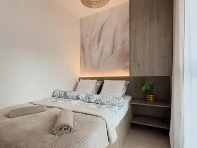 Łóżko lub łóżka w pokoju w obiekcie Legnicka Residence 18 A