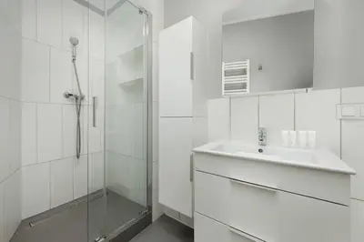 Łazienka w obiekcie Funkcjonalny Apartament Praca Zdalna w Doskonałej Lokalizacji Wrocławia by Noclegi Renters