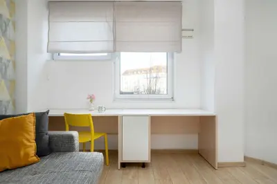 Część wypoczynkowa w obiekcie Funkcjonalny Apartament Praca Zdalna w Doskonałej Lokalizacji Wrocławia by Noclegi Renters